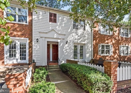 2515 S Walter Reed Drive - Photo 1