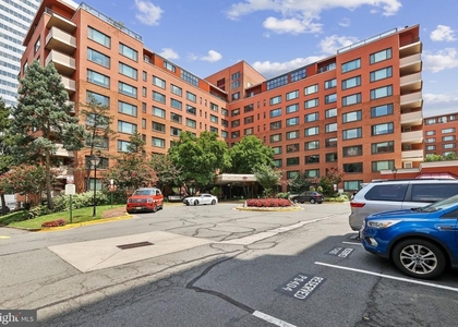 1021 Arlington Boulevard - Photo 1