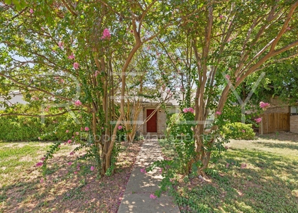205 W William Cannon Dr - Photo 1