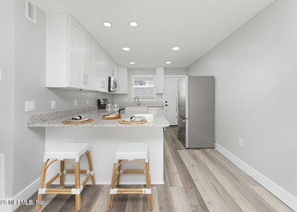 423 9th Avenue N - Photo 1