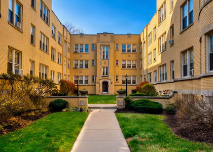 5054 N Wolcott Avenue - Photo 1