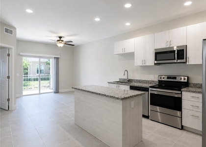 3303 Sw 8th Place - Photo 1