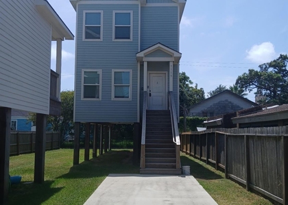 1115 32nd Street - Photo 1