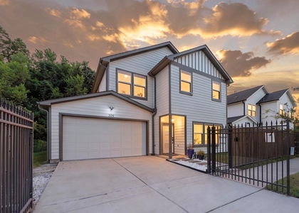209 Blueberry Street - Photo 1
