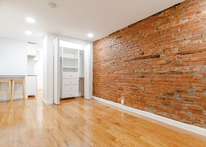 214 first avenue - Photo 1