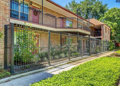 611 Hawthorne Street - Photo 1