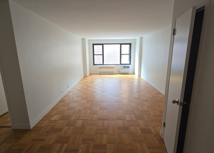 Fourth Avenue - Photo 1