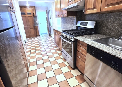 25-20 Ditmars Blvd - Photo 1