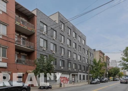 Metropolitan Avenue - Photo 1