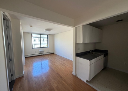 Metropolitan Avenue - Photo 1