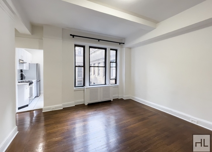 East 46 Street - Photo 1