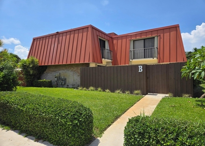 3232 Meridian Way N - Photo 1