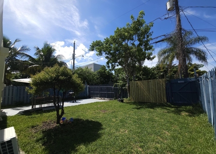 1639 Hayes Street - Photo 1