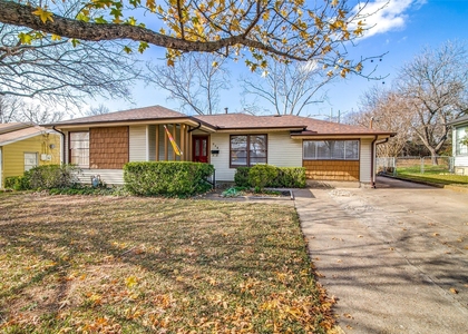 214 S Clark Street - Photo 1