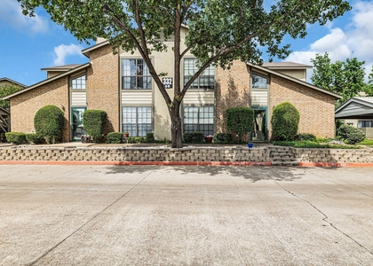 332 W Harwood Road - Photo 1