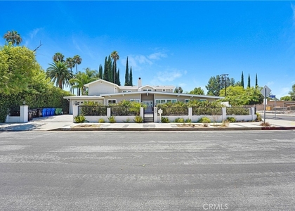 22450 Collins - Photo 1