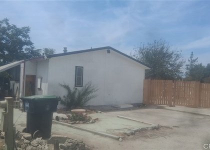 1590 W Menlo - Photo 1