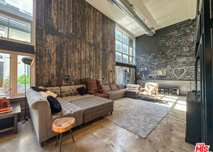 1037 N Laurel Avenue - Photo 1
