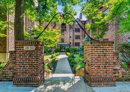 Douglaston Parkway - Photo 1
