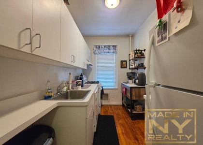 421 W 24th Street - Photo 1