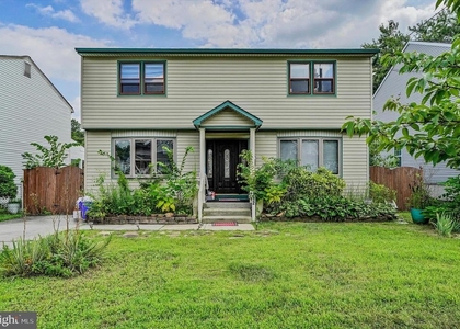 212 E Lafayette Avenue - Photo 1