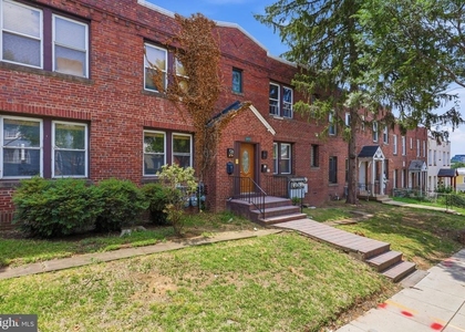 1231 Penn Street Ne - Photo 1