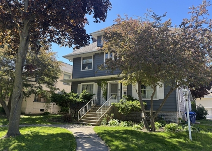 204 W Locust Street - Photo 1