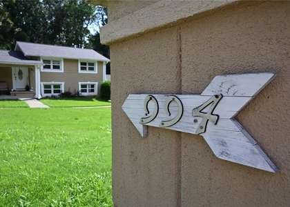 994 Overbrook Circle - Photo 1
