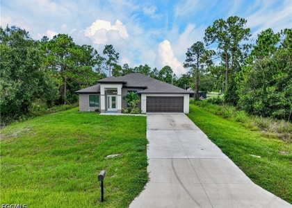 738 Sunrirse Boulevard - Photo 1