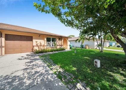 517 Se 23rd Place - Photo 1