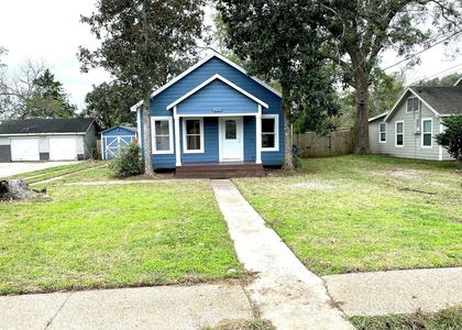 513 E Bernard Street - Photo 1