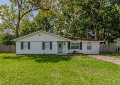 135 W Barkley Street - Photo 1