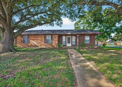 4923 Sandalwood Avenue - Photo 1