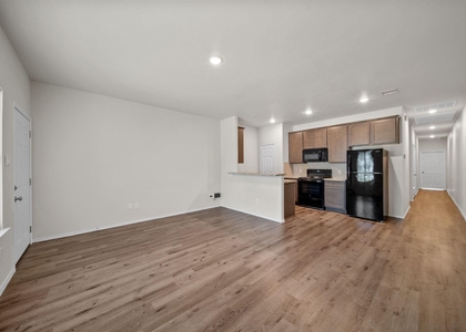 403 E Avenue G - Photo 1