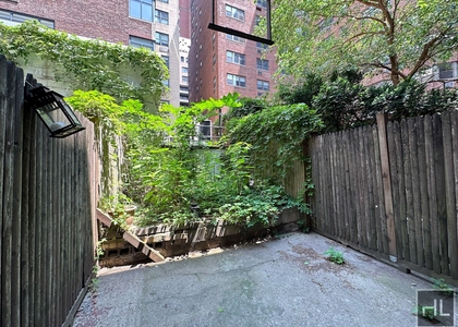East 76 Street - Photo 1