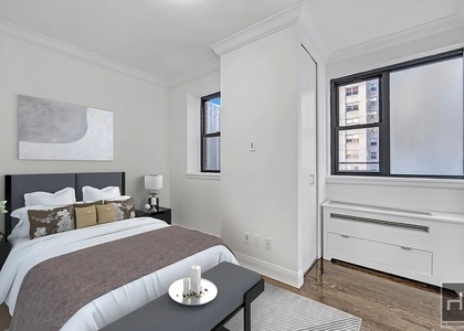 East 56 Street - Photo 1