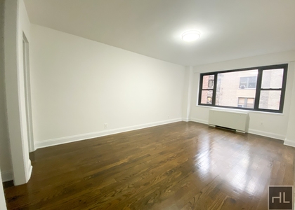 East 56 Street - Photo 1