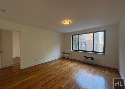York Avenue - Photo 1