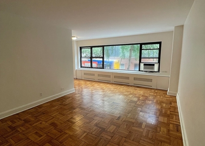 East 55 Street - Photo 1