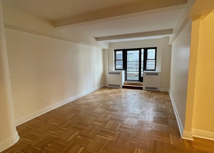 East 56 Street - Photo 1