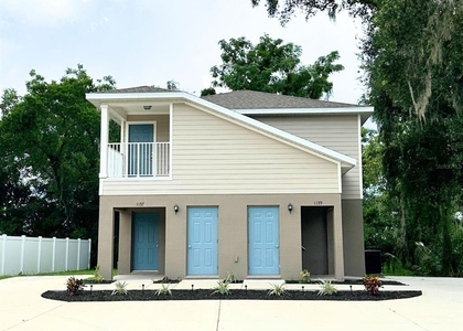 1139 Sycamore Street - Photo 1