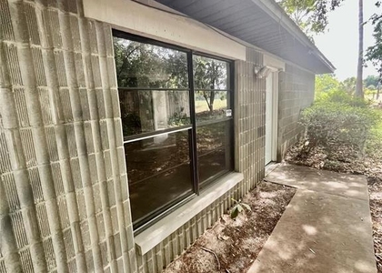 2321 Sw 31st Place - Photo 1