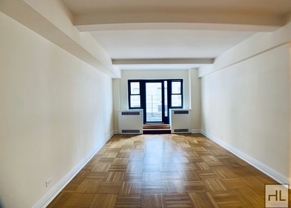 East 56 Street - Photo 1