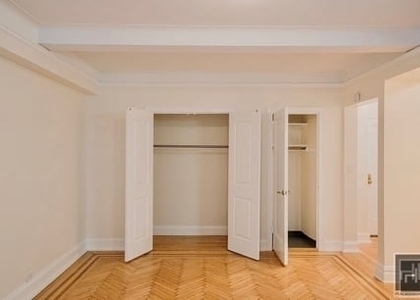 East 68 Street - Photo 1
