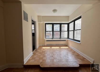 East 56 Street - Photo 1