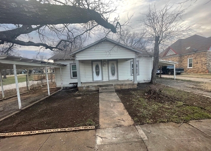 113 N Nueces - Photo 1