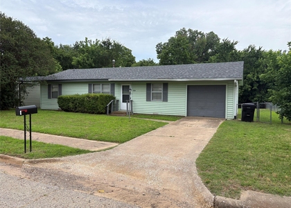 404 W Heron Street - Photo 1