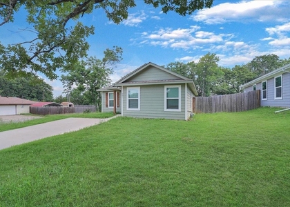 501 E Day Street - Photo 1