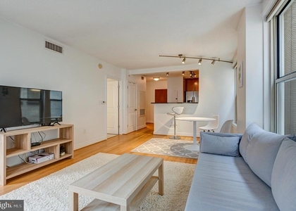 915 E Street Nw - Photo 1