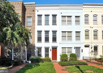 909 5th Street Se - Photo 1